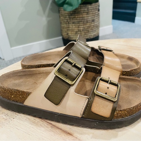 Sandal - Picture 2 of 2